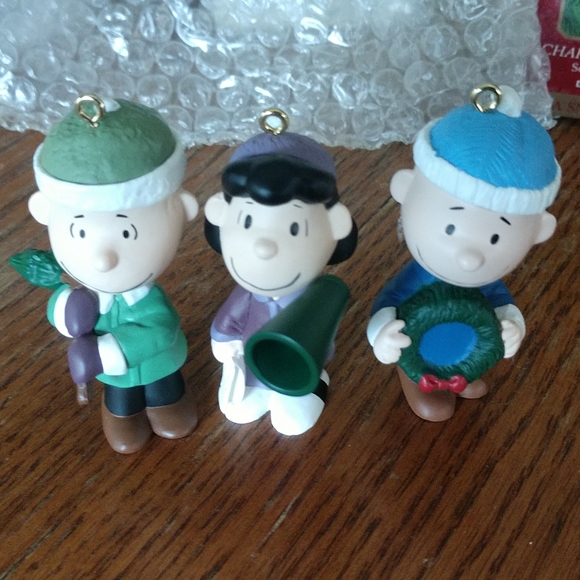 Hallmark Christmas ornament -A Snoopy Christmas - Picture 2 of 4